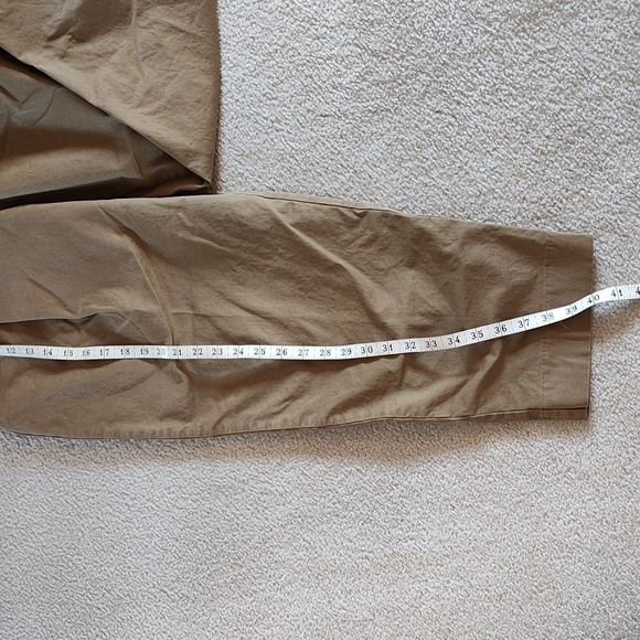 Banana Republic pleated cropped authentic chinos size 12 tall. - Picture 4 of 5
